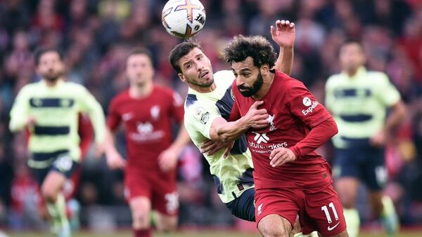 Liverpool gana con un golazo de Salah