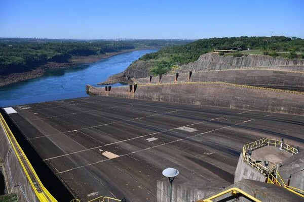 Cae dos metros el nivel del río Paraná, según publicación - Economía - ABC Color