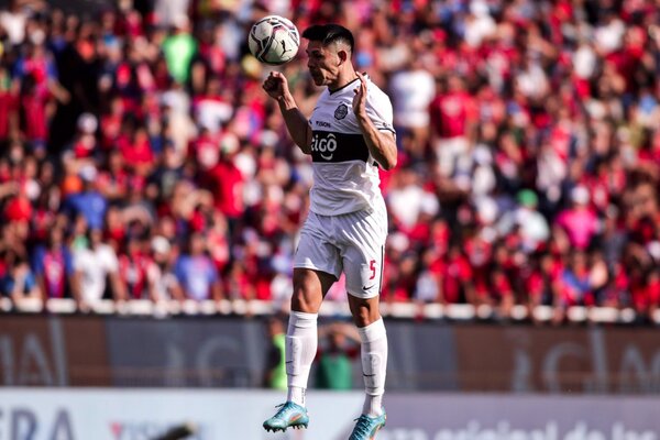 Olimpia se quedó con el Superclásico y escaló a la cima del Clausura - trece