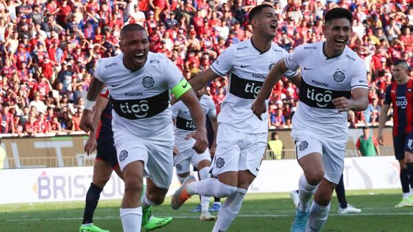 Olimpia gana con autoridad y le arrebata la punta a Cerro Porteño