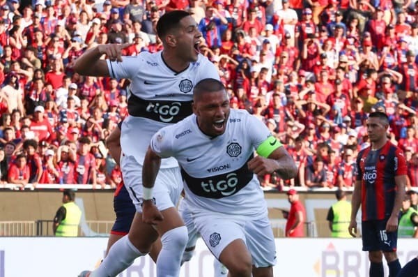 Olimpia gana con golazo de Richard y desplaza a Cerro - Paraguaype.com