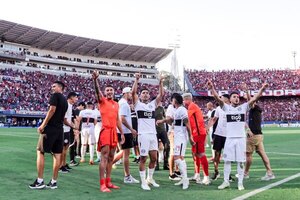 Efusivo festejo y dedicatoria clásica de los jugadores Olimpia en la Nueva Olla