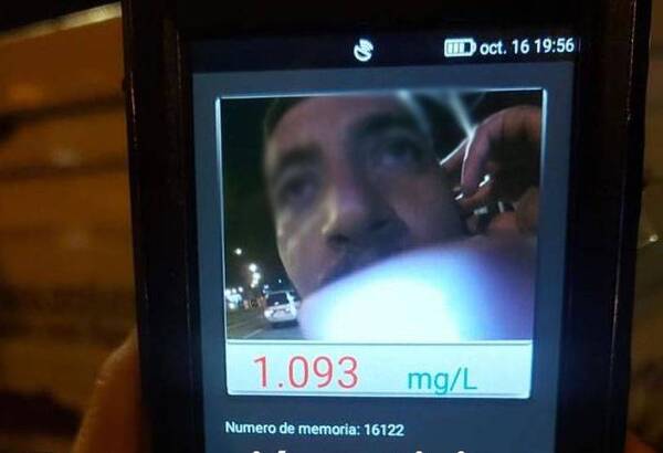 Crónica / Repartía agua pero estaba tuchaite ka’ure: atropelló a una agente de tránsito