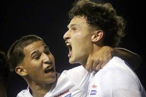 Crónica / [VIDEO] Nacional vacunó al Indio y es el único puntero del Clausura