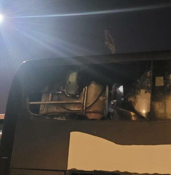Jeýma los violentos: Revientan a pedradas el bus de Olimpia