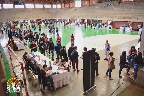 Feria de empleo con 3.000 interesados revela alta desocupación en el Este - La Clave