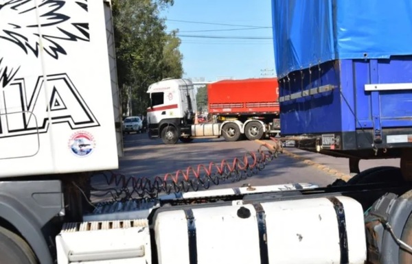 Camioneros se reúnen con nuevo presidente de PETROPAR exigiendo reducción de precios de combustibles