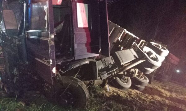 Dos motociclistas mueren al chocar contra camión que llevaba granos en San Alberto – Diario TNPRESS