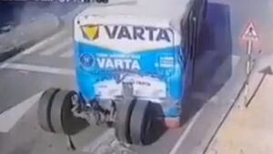 Ómnibus pierde sus ruedas traseras mientras circula por Asunción