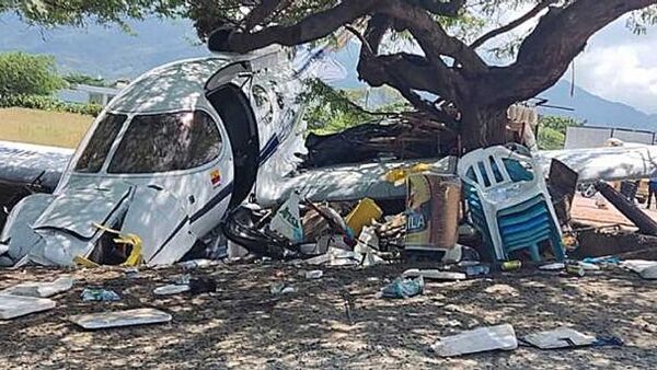 Avioneta se sale de pista y mata a un niño que estaba en una playa - Noticiero Paraguay
