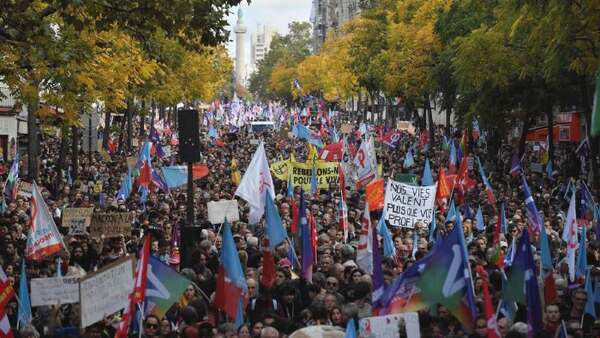 Miles de personas protestan en Francia contra la inflación