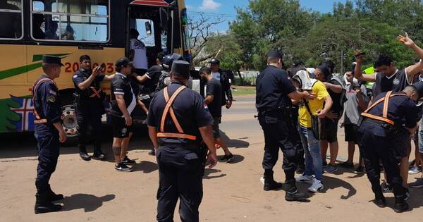 La Nación / Policía reporta 98 detenidos tras el clásico del fútbol paraguayo