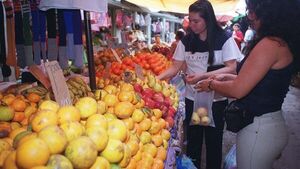 Reportan aumento de hasta el 50% en precios de las frutas