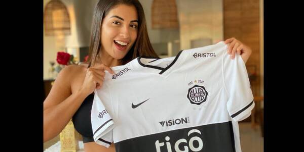Crónica / [VIDEO] Así, "Vita" Aranda estuvo presente en festejo tras el Clásico