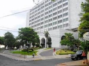 Funcionario judicial intentó hurtar cheques de caso González Daher y cayó en entrega vigilada