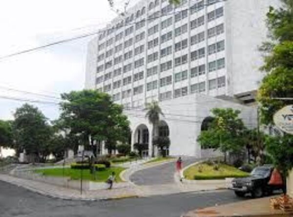 Funcionario judicial intentó hurtar cheques de caso González Daher y cayó en entrega vigilada