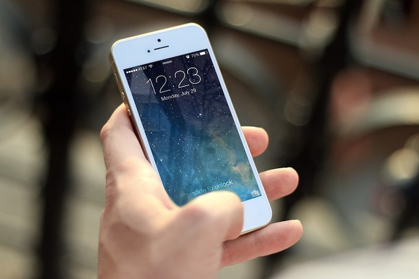 Imponen millonaria multa a Apple en Brasil por vender celulares sin cargador - Revista PLUS