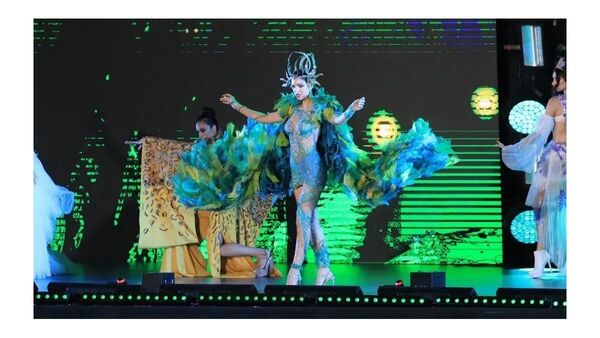 El traje de mainumby de Nadia Ferreira se exhibe en Itauguá