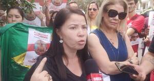 La Nación / Madre de estudiante brasileño desaparecido pide al Consulado de su país mayor interés en la búsqueda