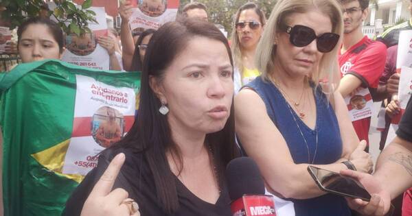 La Nación / Madre de estudiante brasileño desaparecido pide al Consulado de su país mayor interés en la búsqueda