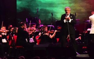 Plácido Domingo hizo resonar su poderosa voz en el Yacht, en un variado concierto - Música - ABC Color