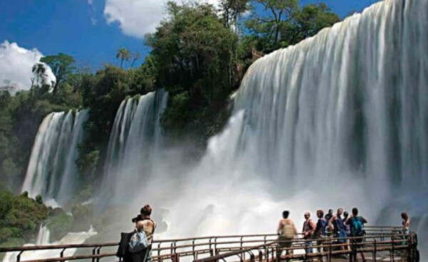 Turista cae a Cataratas del Yguazú, lado argentino