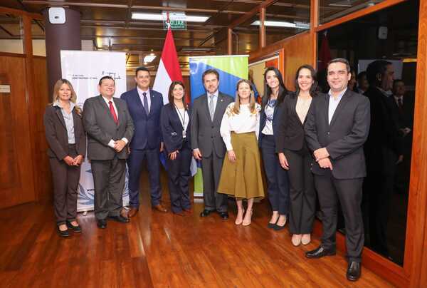 MIC firma convenio para facilitar acceso a bancarización para pymes - .::Agencia IP::.