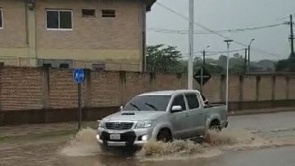 Accesos al viaducto del Botánico se inundan