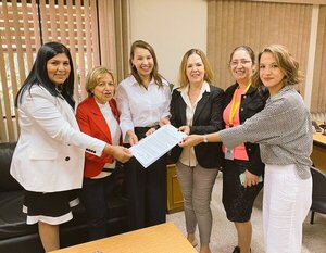 Precandidatas al Senador por Honor Colorado solicitan ser excluidas del padrón de la Concertación - Unicanal