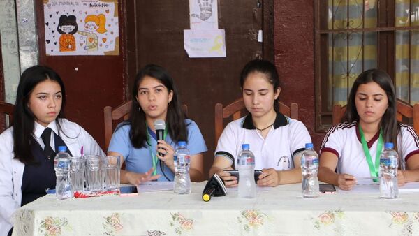 "¡Basta de desinformación!": Colegiantes apoyan plan de transformación educativa