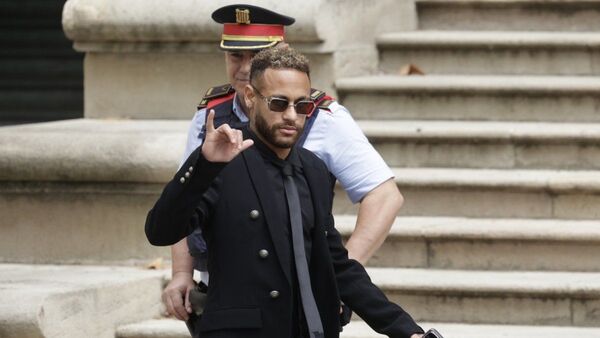 Neymar, juzgado en Barcelona a un mes del Mundial