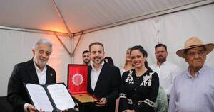 La Nación / Plácido Domingo fue condecorado por la Municipalidad de Asunción