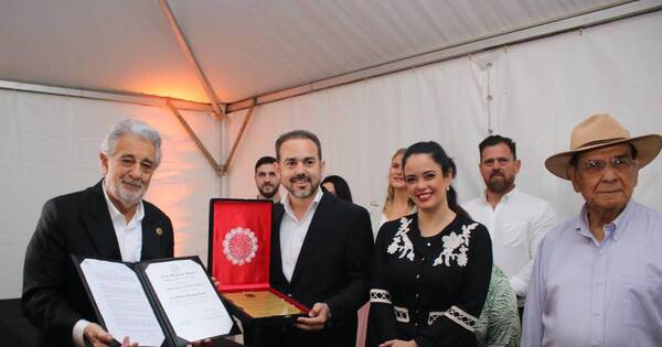 La Nación / Plácido Domingo fue condecorado por la Municipalidad de Asunción