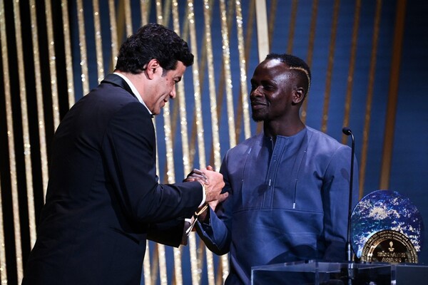 Diario HOY | Balón de Oro: Mané gana la primera edición del Premio Sócrates