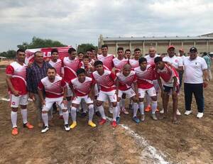 Crónica / Fútbol del interior: Estaba el equipo local, los árbitros; pero el rival no apareció