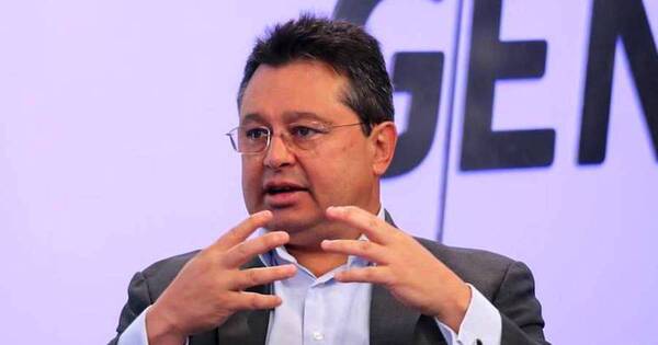 La Nación / “Se debe crecer a dos dígitos para que se derrame la economía que está parada hace 4 años”, dice exministro