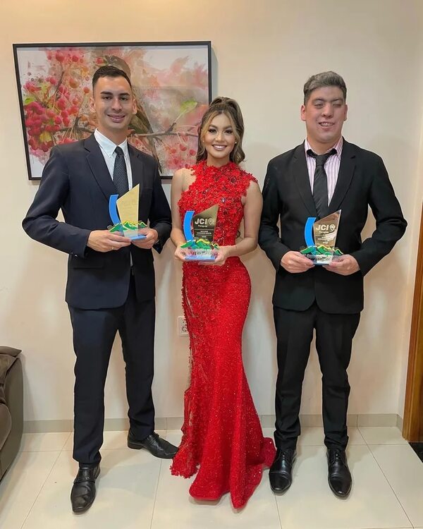 Jóvenes pedrojuaninos ganan concurso nacional de debate - Nacionales - ABC Color