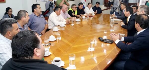 Gasolineras privadas bajaron precios de sus naftas y Petropar lo hace hoy - Economía - ABC Color