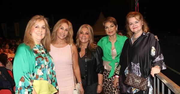 La Nación / Selecto público, en show del tenor español