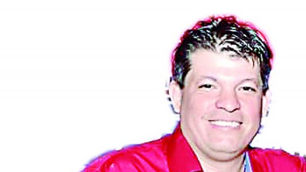 Decena de comisionados a Correos son de la seccional del director