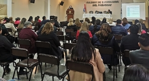 Capacitan a escribanos sobre procesos catastrales