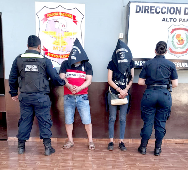 Policías capturan a pareja con órdenes de captura durante rastrillaje tras un asalto - La Clave