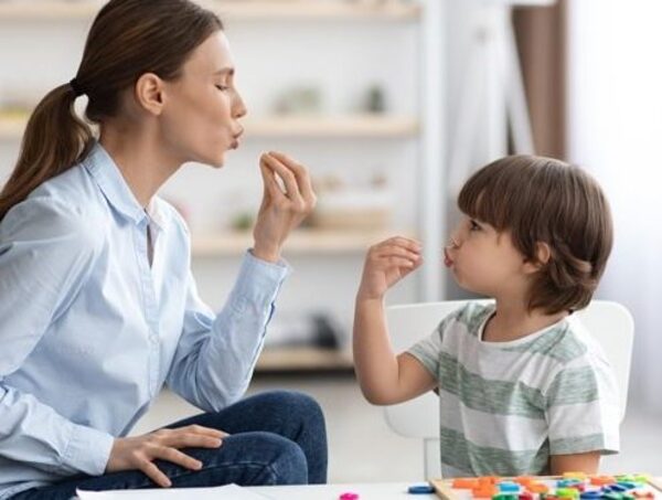 Fonoaudióloga: "es un mito que las niñas hablan antes que los niños" · Radio Monumental 1080 AM