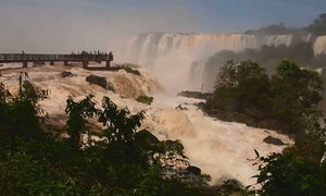 Turista cayó a las cataratas del Iguazú y lo buscan intensamente - OviedoPress