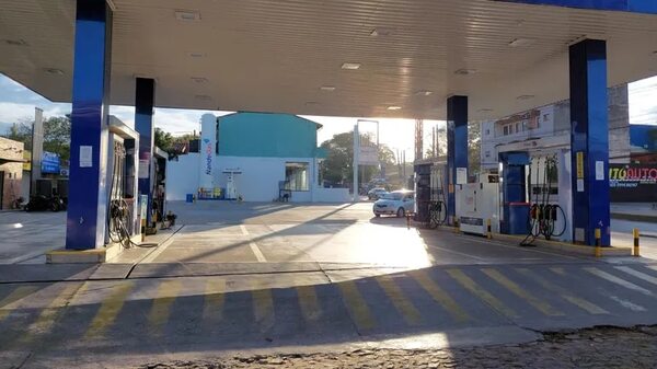 Combustible: clientes no están conformes con baja de precio de Petropar - Nacionales - ABC Color