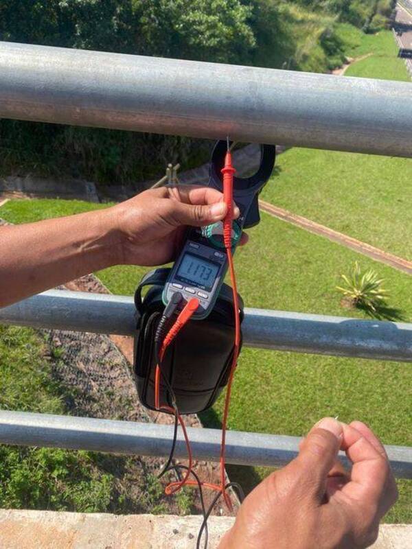 Salto del Guairá: Un menor de edad murió al tocar una baranda electrificada