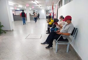 IPS: remodelaciones no compensan déficit crónico de fármacos, critican asegurados - Nacionales - ABC Color