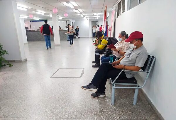 IPS: remodelaciones no compensan déficit crónico de fármacos, critican asegurados - Nacionales - ABC Color