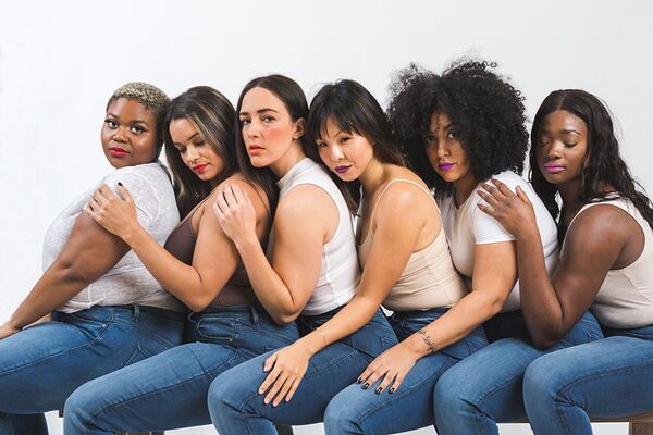 ¿De qué se trata la moda curvy?