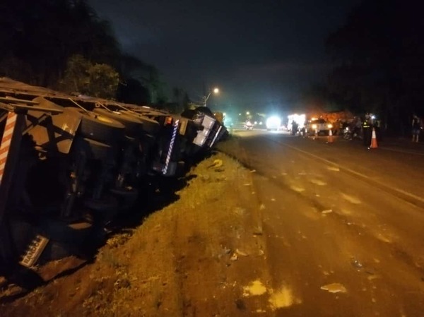 Triple choque en Ypacaraí dejó considerables daños materiales | 1000 Noticias